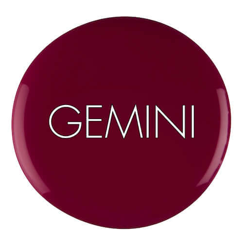 Bio Sculpture GEMINI 0011 Primula auf dem Nagel – Rot