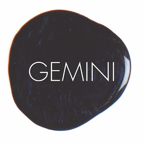 Bio Sculpture GEMINI 2012 Midnight Blue auf dem Nagel – Blau