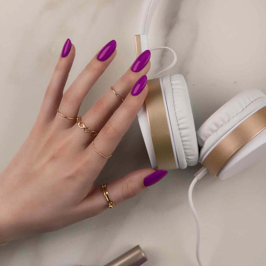 Bio Sculpture GEMINI 0285 Violet Vibes auf dem Nagel – Violett
