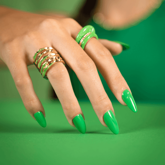 Bio Sculpture GEMINI 0304 Verde auf dem Nagel – Grün