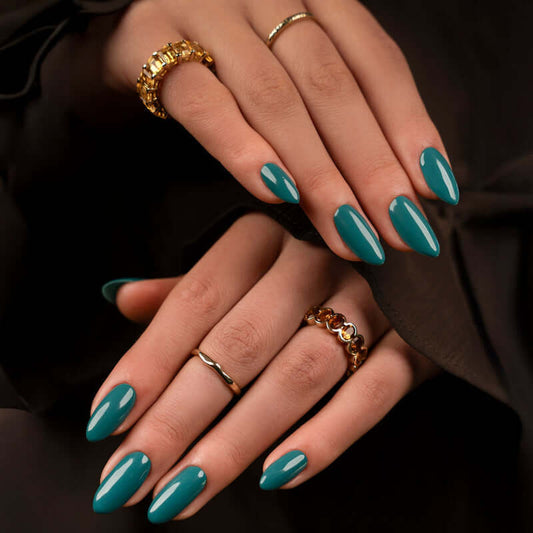 Bio Sculpture GEMINI 0332 Sapphire Whisper auf dem Nagel – Blau