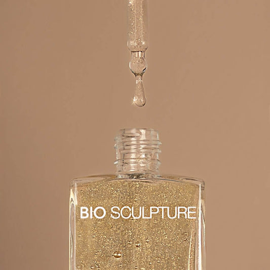 0307 Golden Nail Serum- ETHOS ETHOS Entdecke das Golden Nail Serum – eine edle Pflegeformel, die deine Nägel intensiv hydratisiert, stärkt und ihnen einen strahlenden Glanz verleiht. Angereichert mit einer kraftvollen Mischung aus Biotin, Urea und grünem