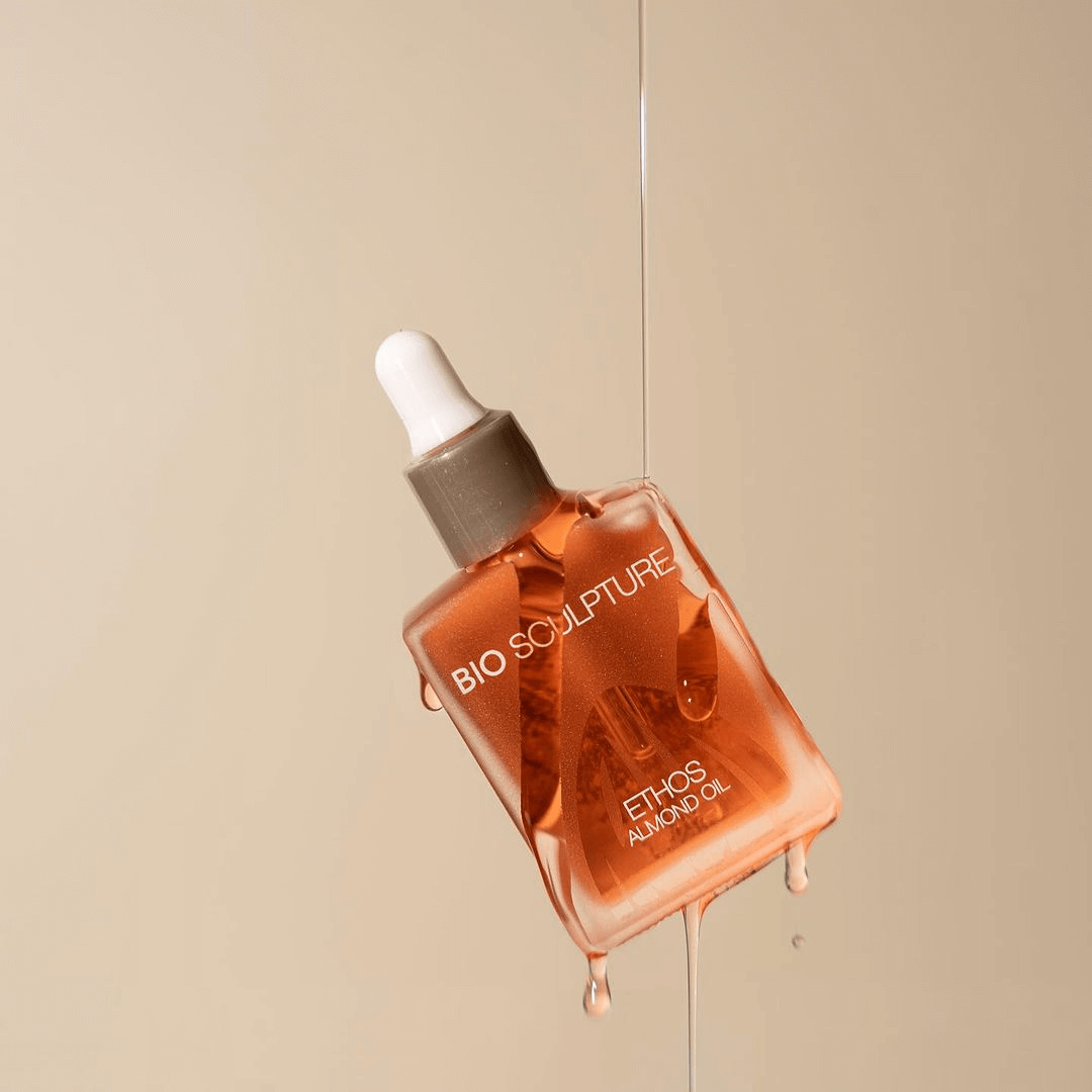 0302 Almond Oil - ETHOS ETHOS ETHOS ALMOND OIL ist ein hochwertiges Pflegeöl mit Mandel-Extrakt, das eine ideale Wirkung bei der Behandlung trockener Nägel und Nagelhaut erzielt. Und ebenso ideal lässt sich ETHOS ALMOND OIL im Salon zur Gesunderhaltung de