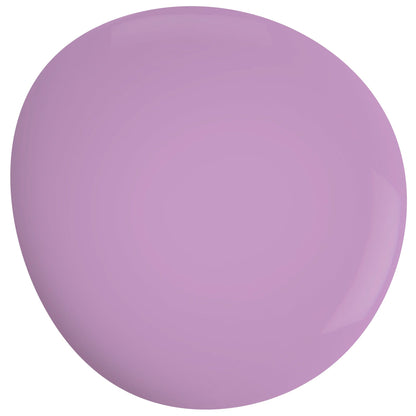 Becca Nail Polish – Farbwirkung auf lackierten Nägeln; Farbton ein weiches Pastellrosa mit zartem Flieder-Violett-Unterton