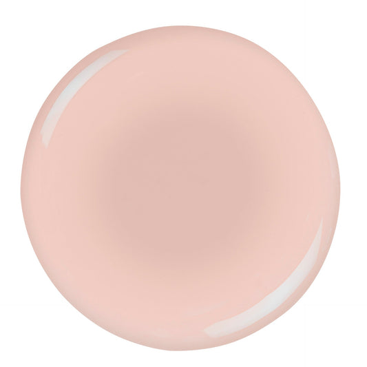 Luka Nail Polish – Farbwirkung auf lackierten Nägeln; Farbton ein helles, transparentes Nude mit weichem, milchigem Ton