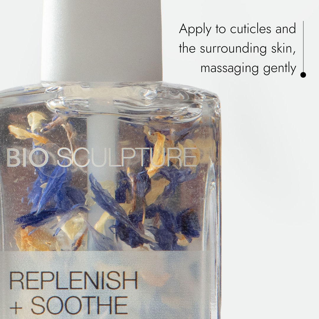 Jasmine Cuticle Oil - Nahaufnahme der Blüten in der Produktflasche